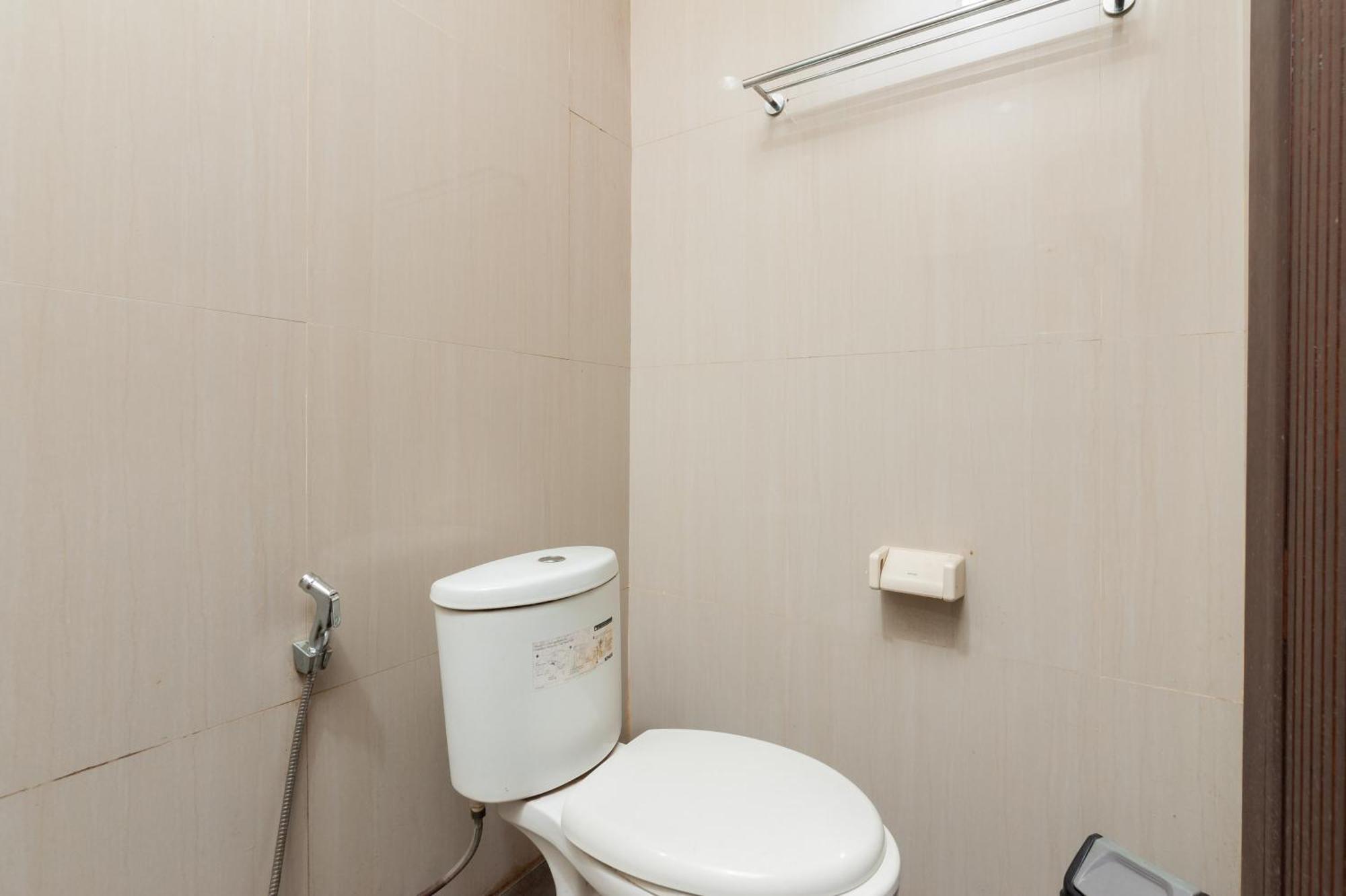 Reddoorz Plus Near Kelapa Dua Kebon Jeruk جاكرتا المظهر الخارجي الصورة