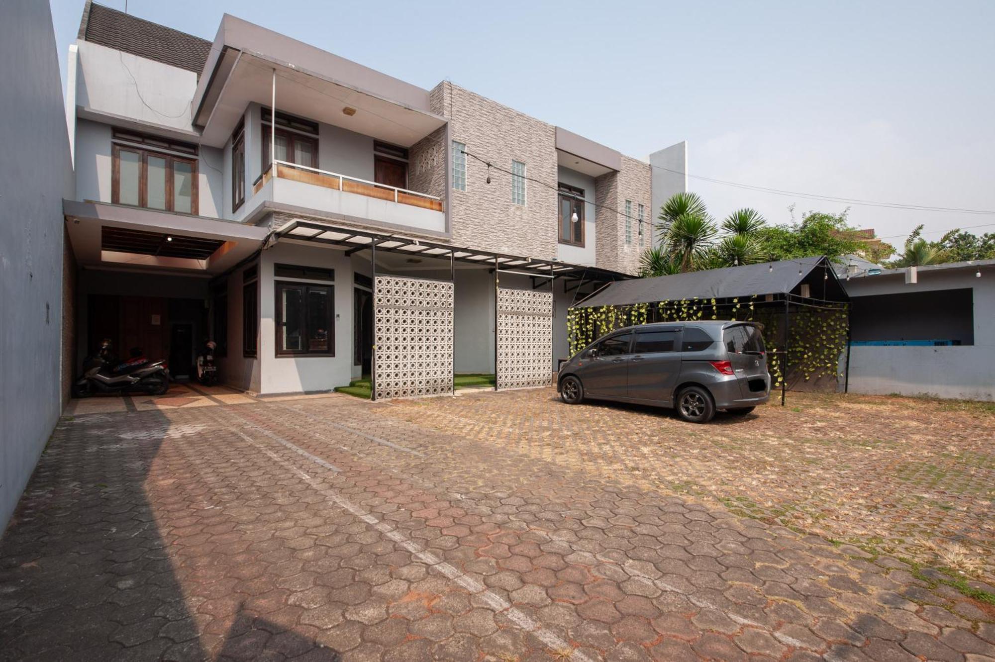 Reddoorz Plus Near Kelapa Dua Kebon Jeruk جاكرتا المظهر الخارجي الصورة