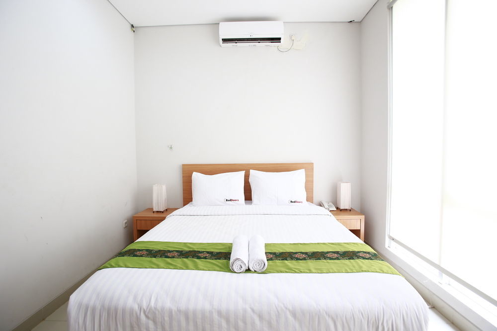 Reddoorz Plus Near Kelapa Dua Kebon Jeruk جاكرتا المظهر الخارجي الصورة