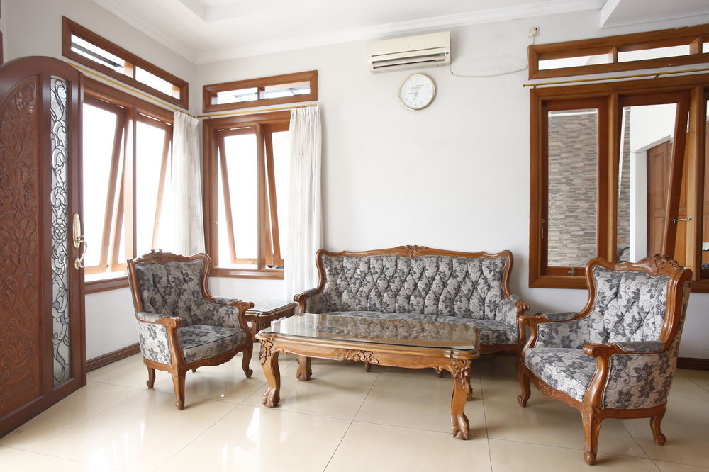 Reddoorz Plus Near Kelapa Dua Kebon Jeruk جاكرتا المظهر الخارجي الصورة