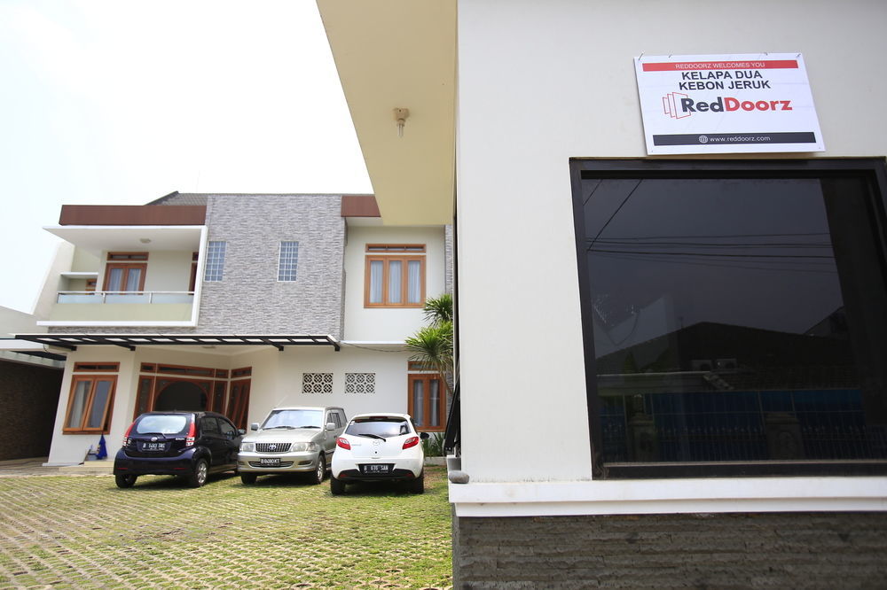 Reddoorz Plus Near Kelapa Dua Kebon Jeruk جاكرتا المظهر الخارجي الصورة