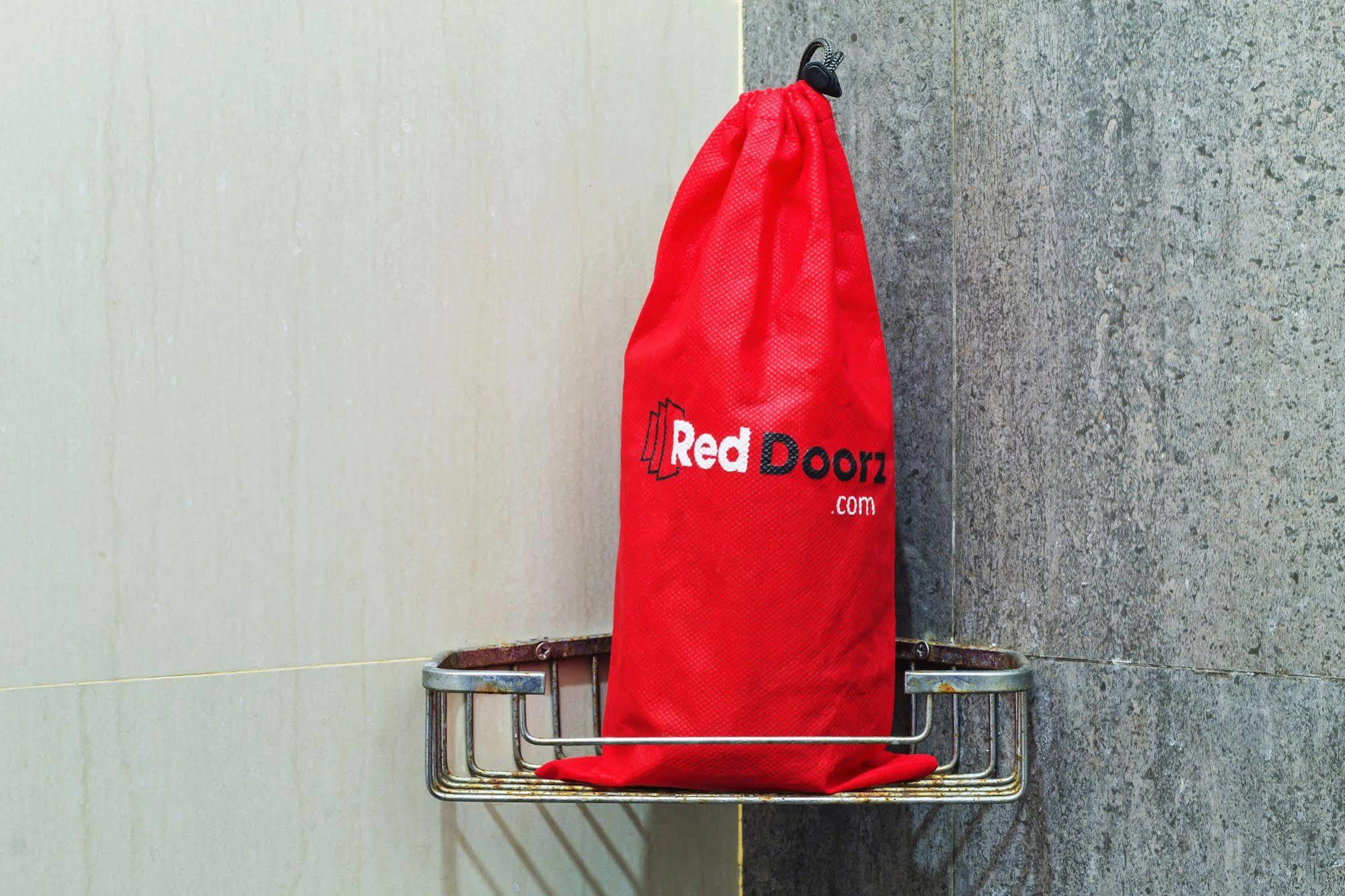 Reddoorz Plus Near Kelapa Dua Kebon Jeruk جاكرتا المظهر الخارجي الصورة